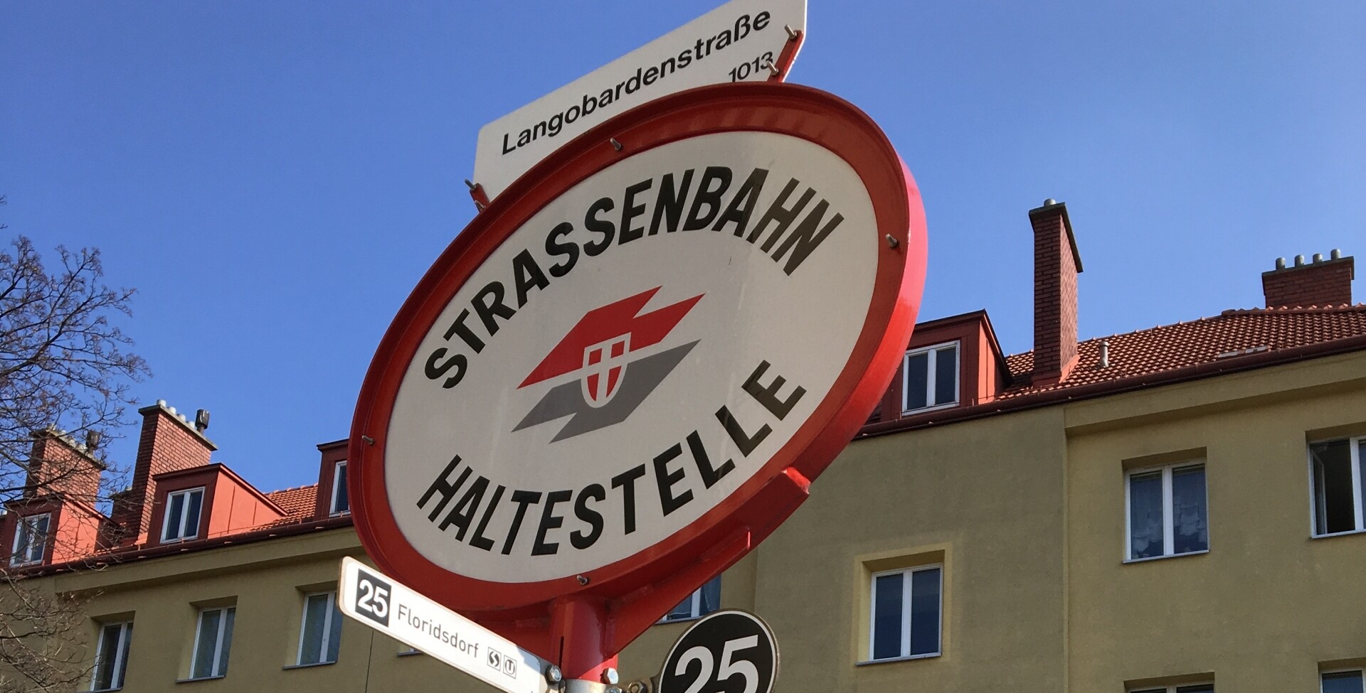 strassenbahn haltestelle